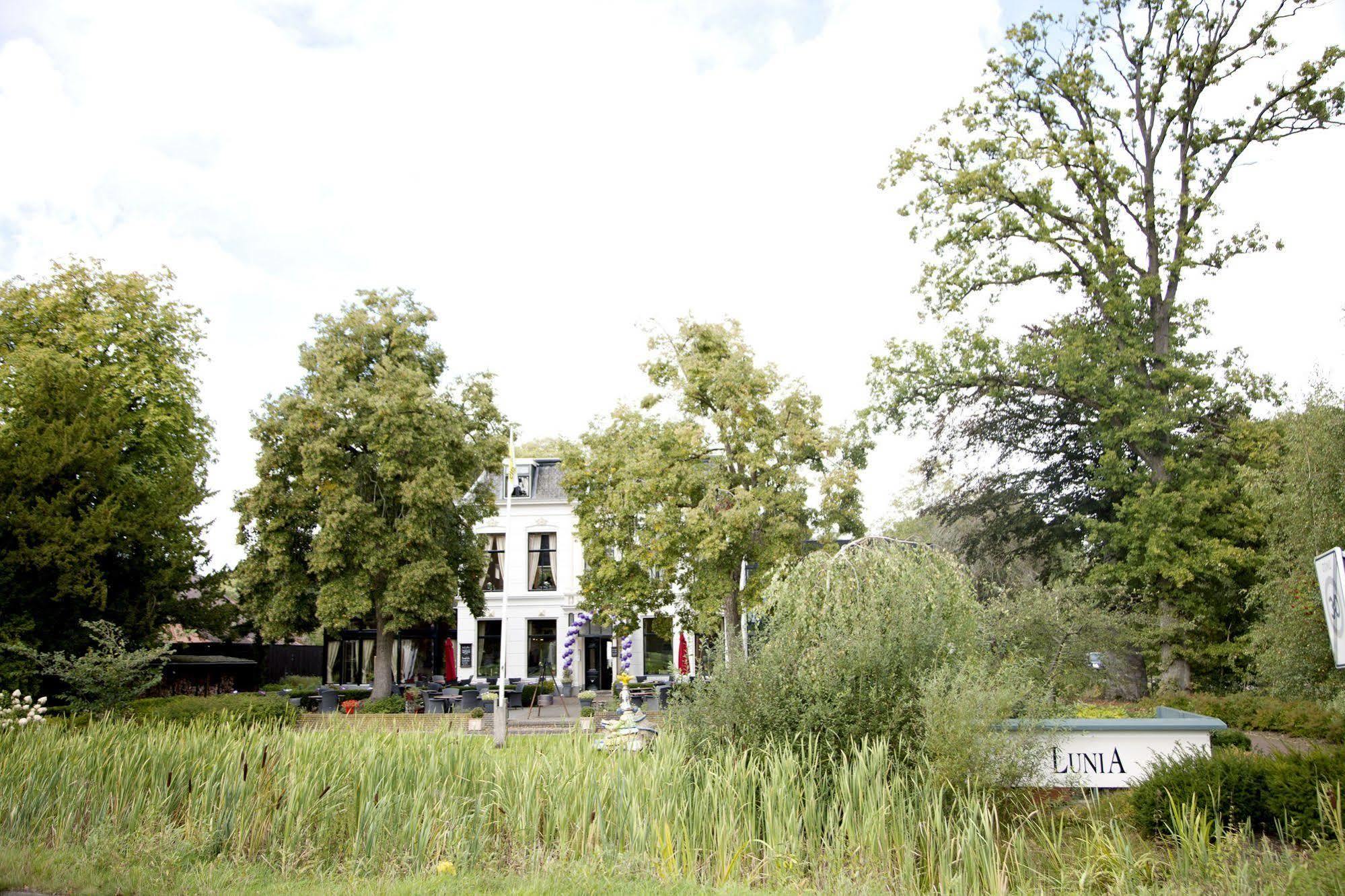 Hotel Restaurant Lunia Oldeberkoop ภายนอก รูปภาพ