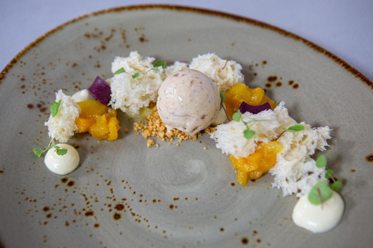 Hotel Restaurant Lunia Oldeberkoop ภายนอก รูปภาพ